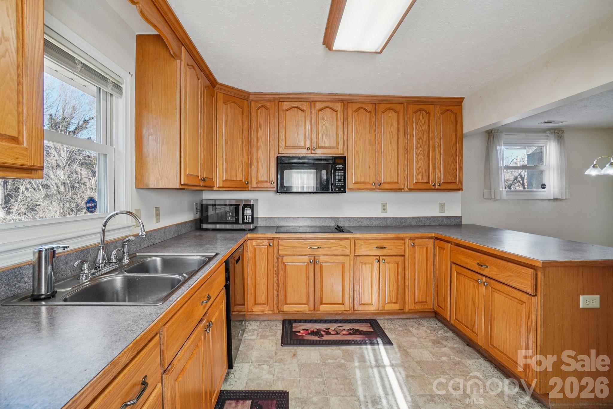 511 Oak Grove Road — East Flat Rock