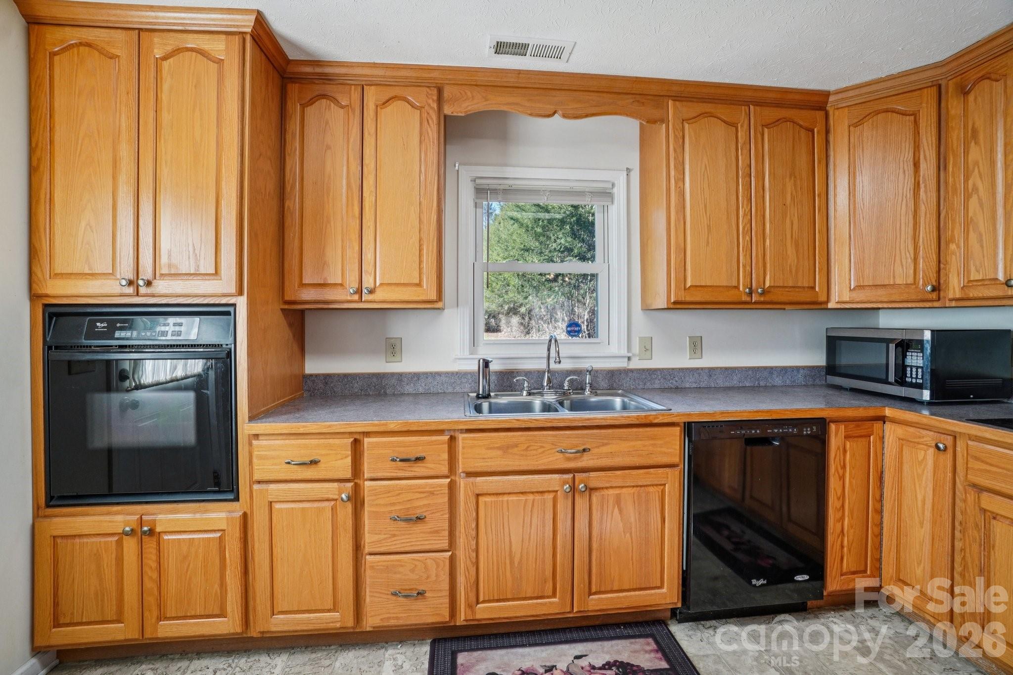 511 Oak Grove Road — East Flat Rock