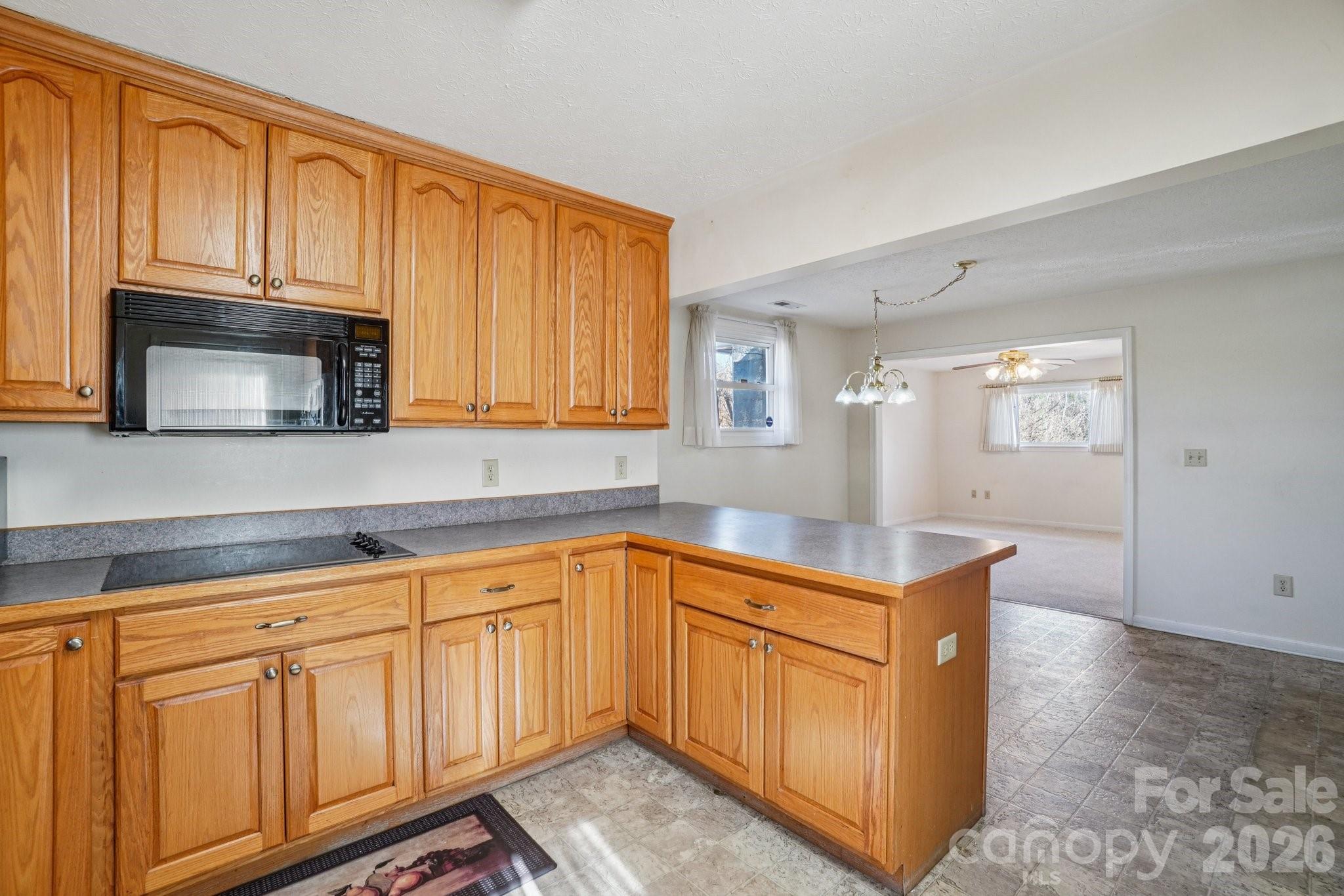 511 Oak Grove Road — East Flat Rock