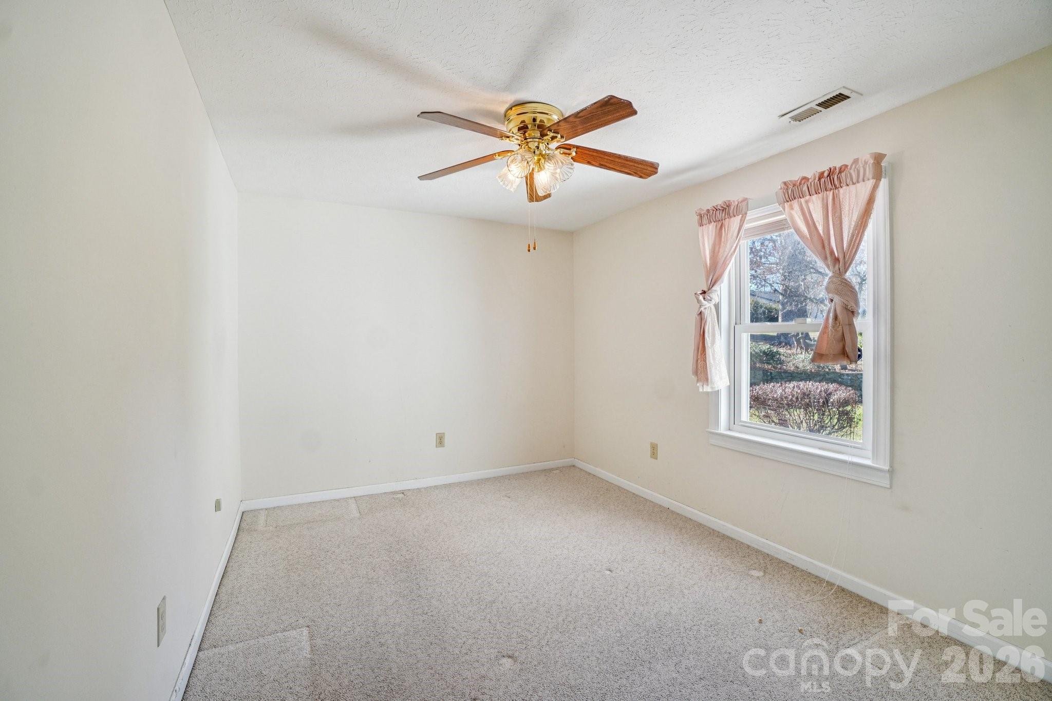 511 Oak Grove Road — East Flat Rock