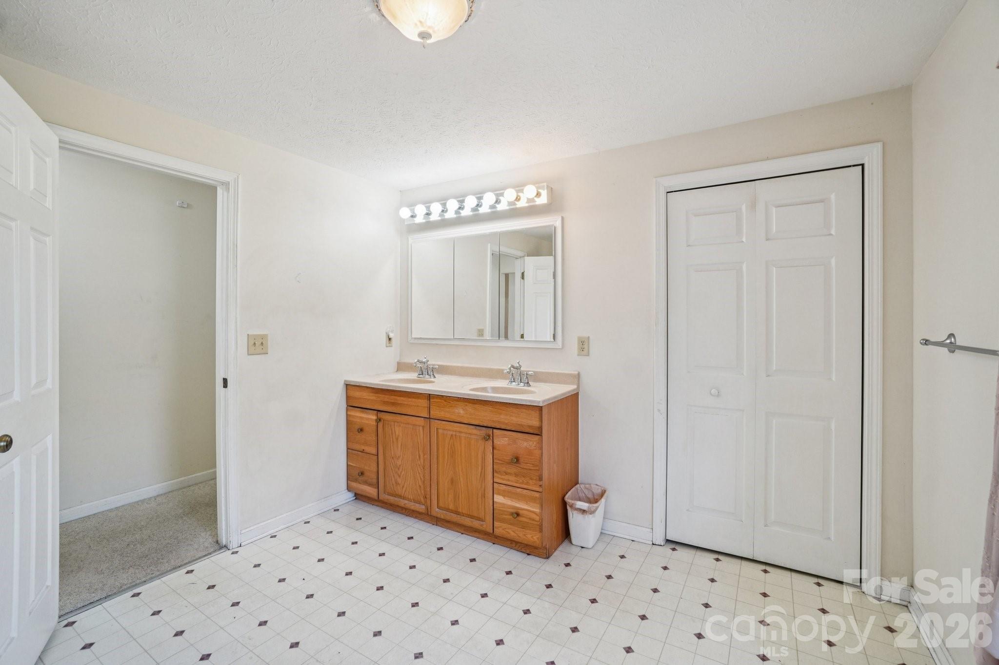 511 Oak Grove Road — East Flat Rock