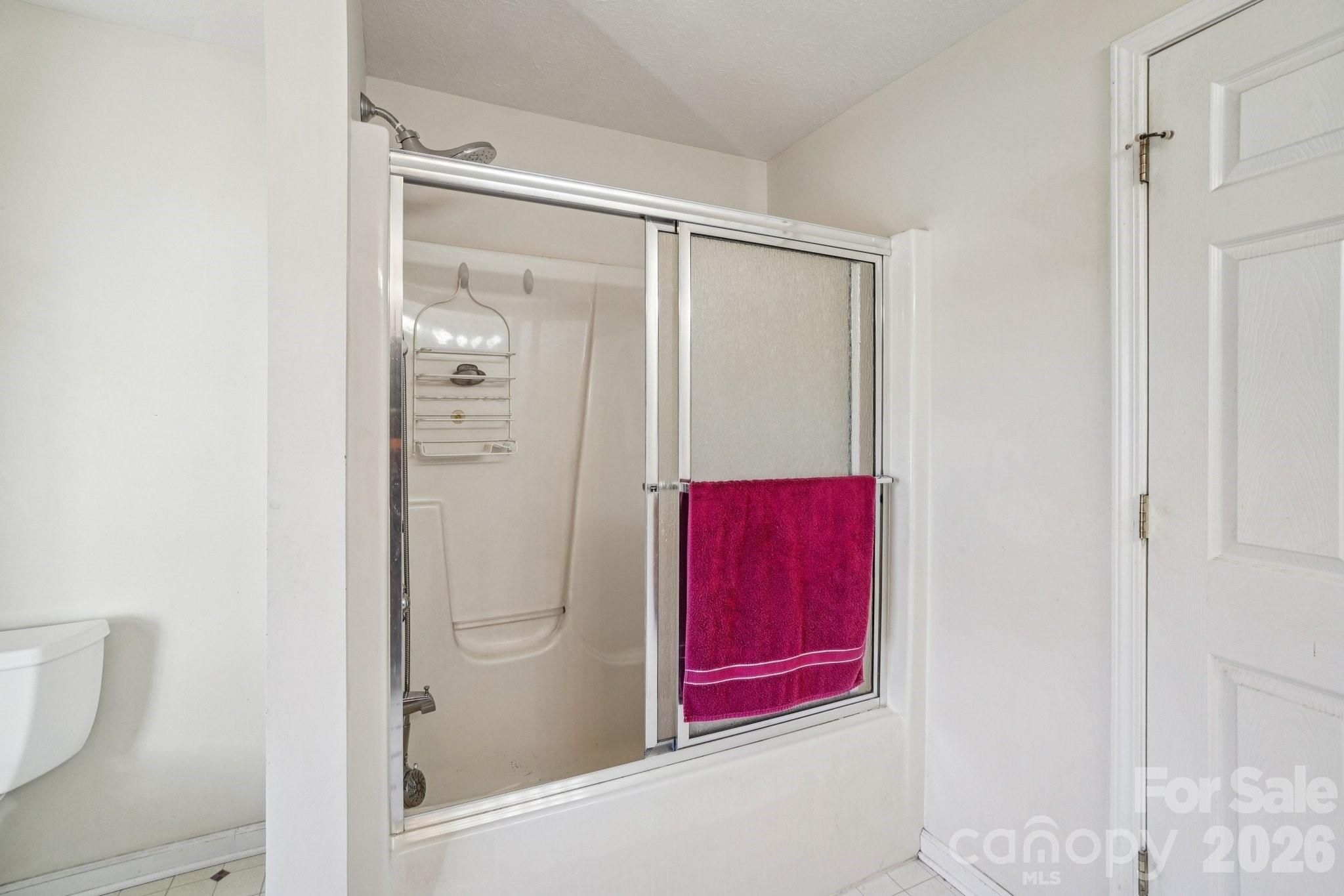 511 Oak Grove Road — East Flat Rock