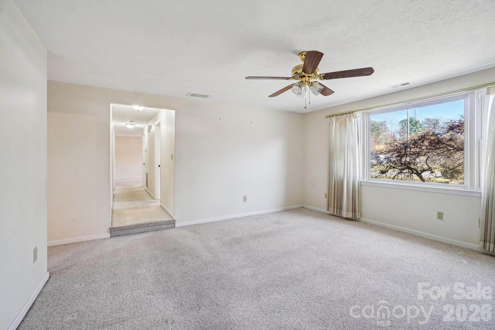 511 Oak Grove Road — East Flat Rock