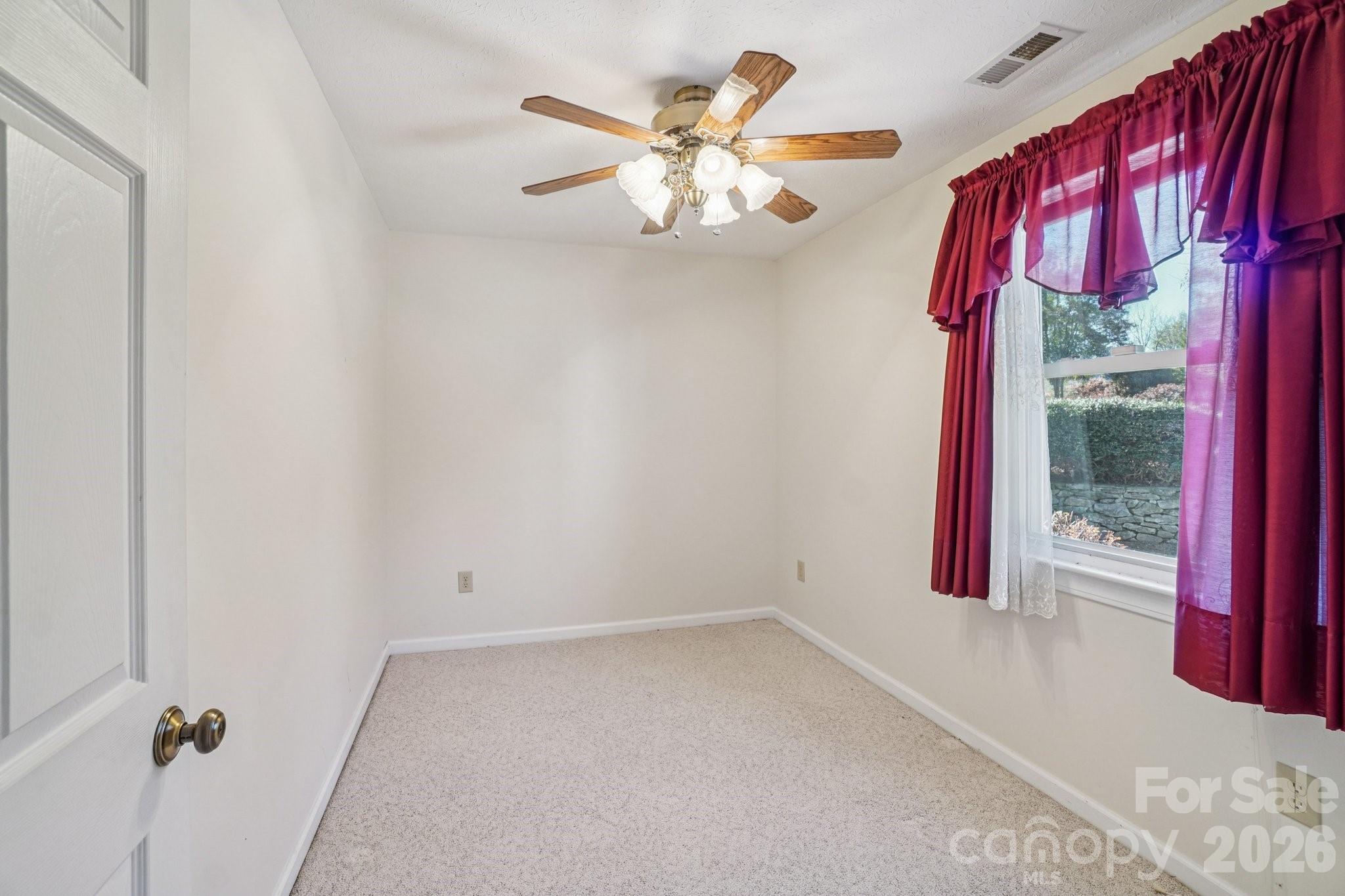 511 Oak Grove Road — East Flat Rock