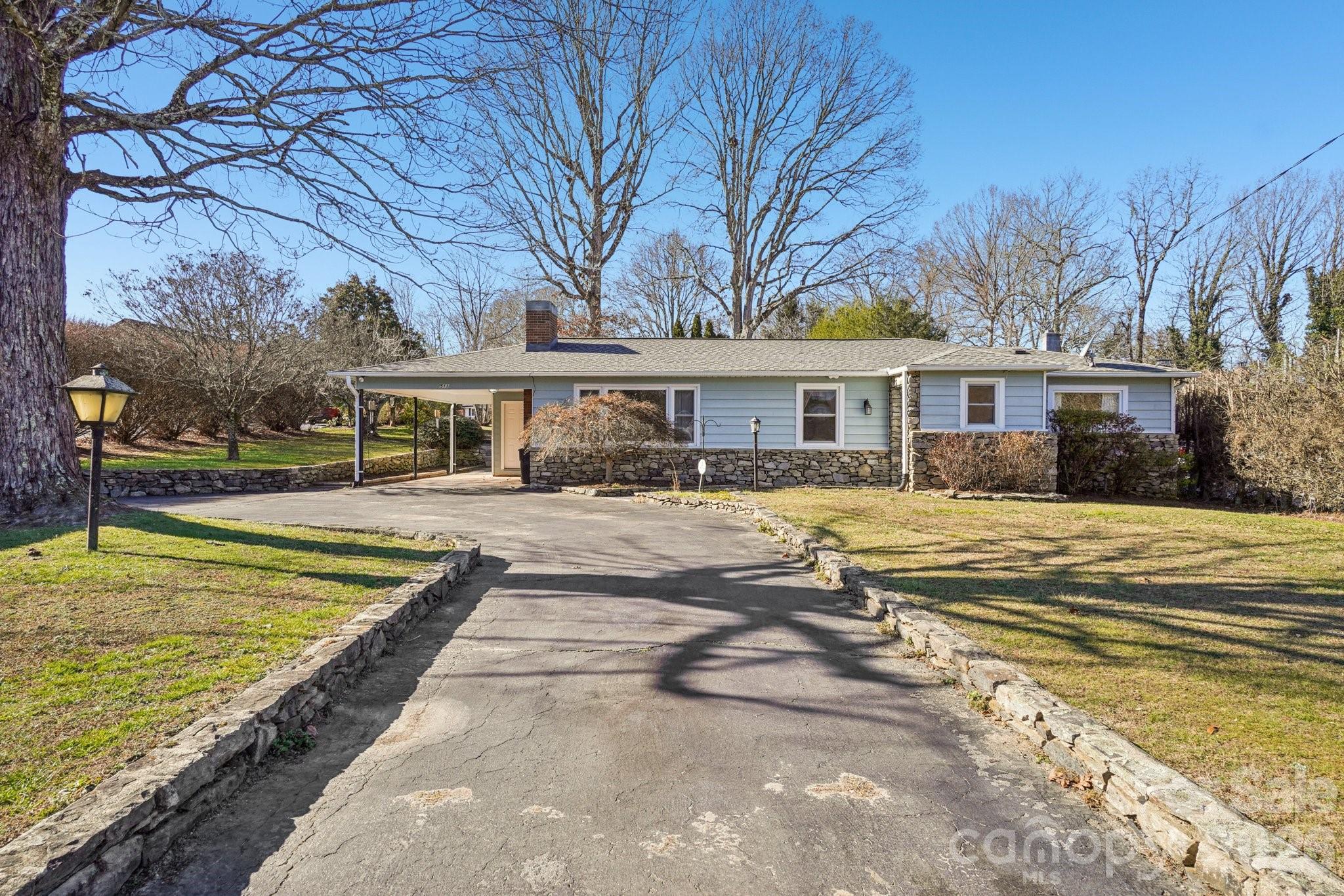 511 Oak Grove Road — East Flat Rock