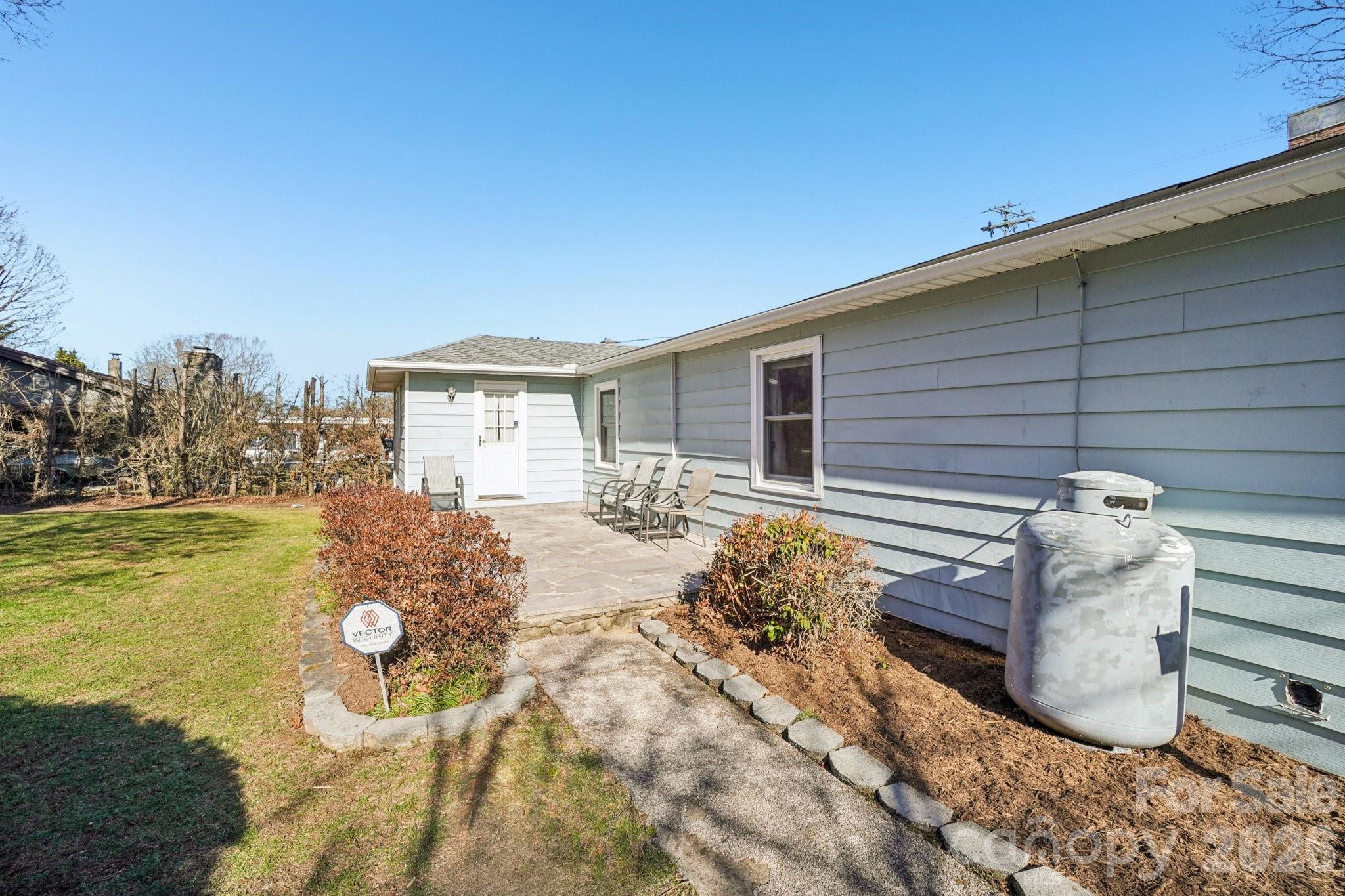511 Oak Grove Road — East Flat Rock