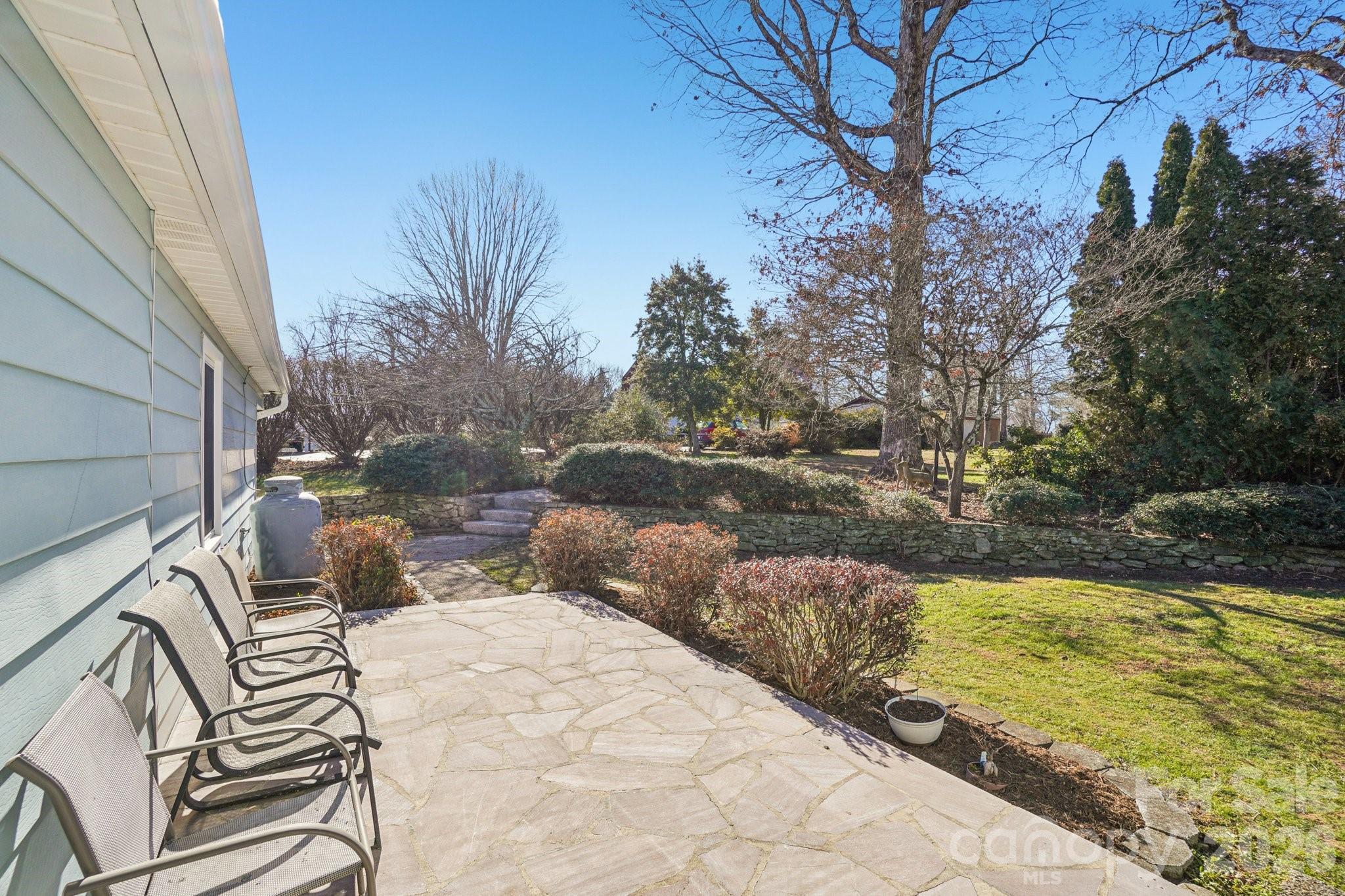 511 Oak Grove Road — East Flat Rock