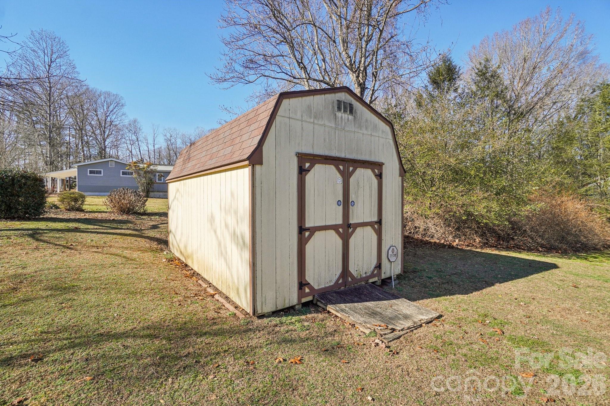 511 Oak Grove Road — East Flat Rock