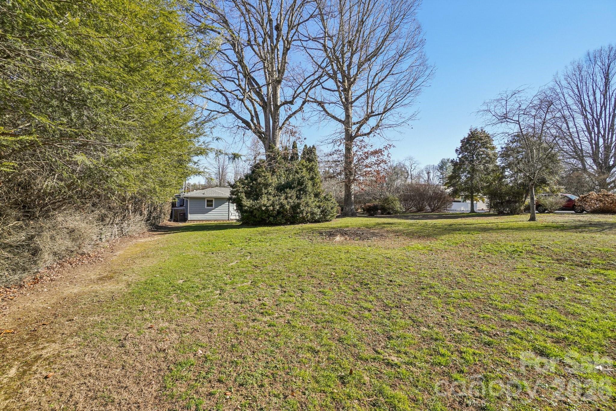 511 Oak Grove Road — East Flat Rock
