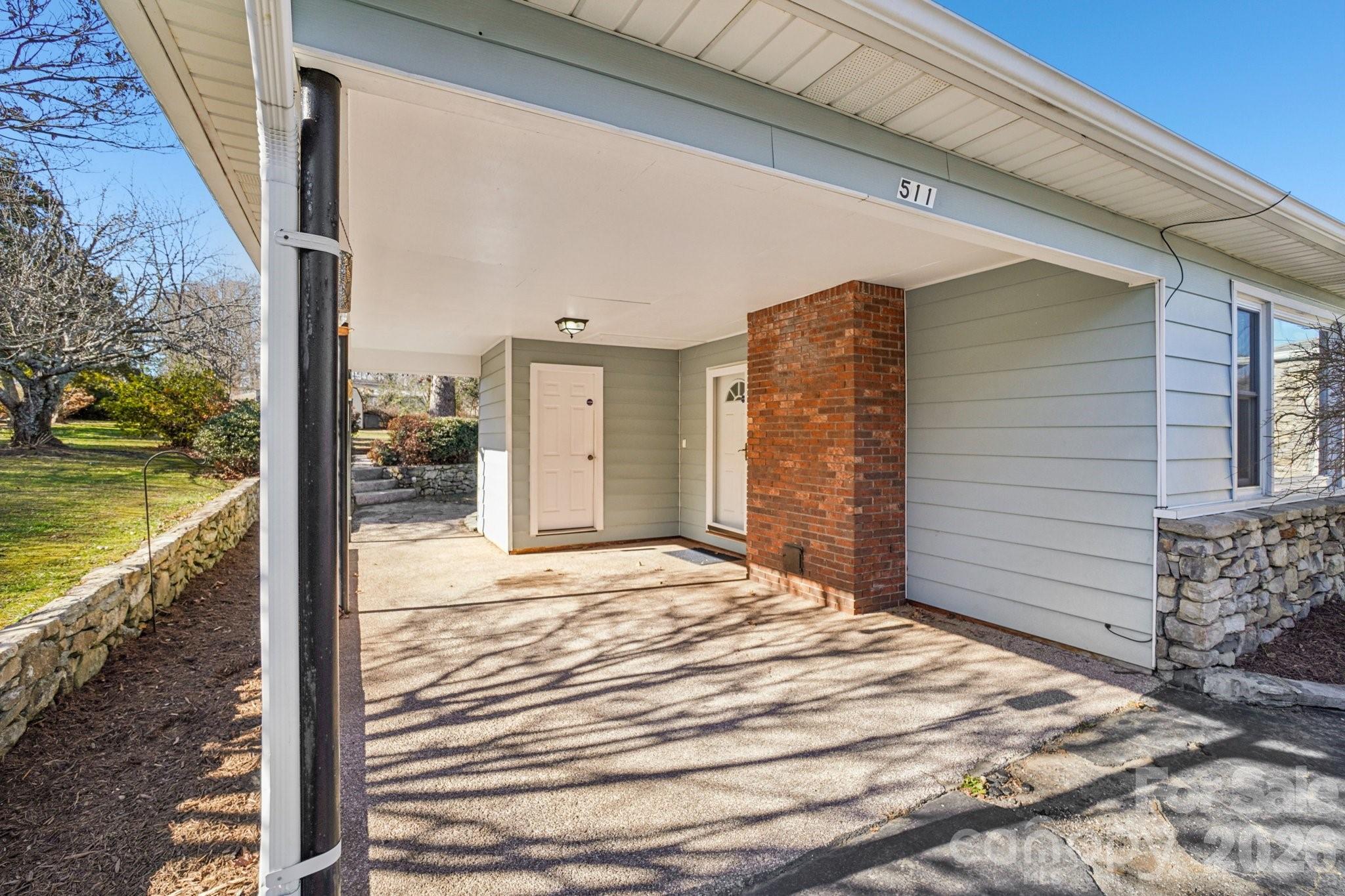 511 Oak Grove Road — East Flat Rock