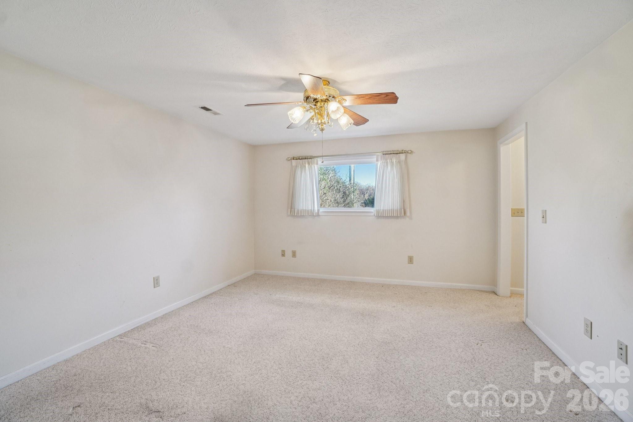 511 Oak Grove Road — East Flat Rock