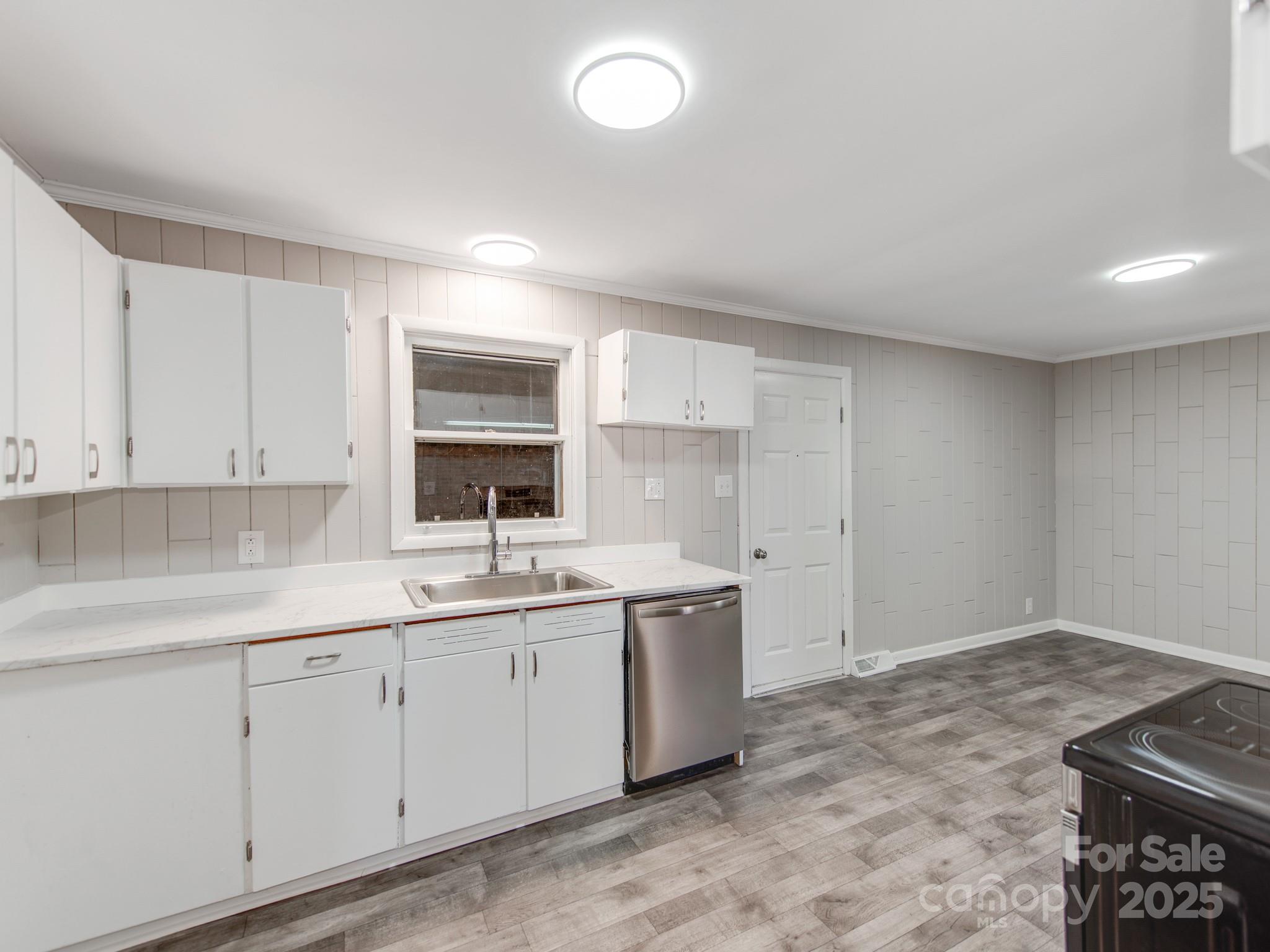 502 Mcconnell Street — Clover