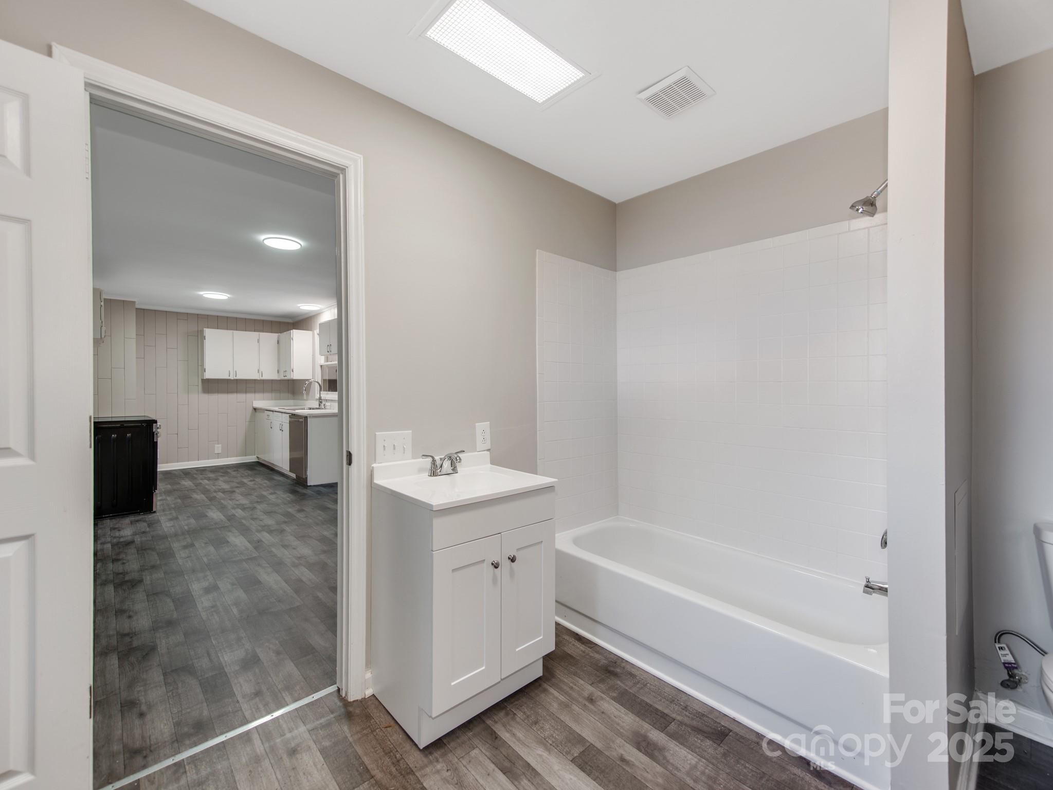 502 Mcconnell Street — Clover