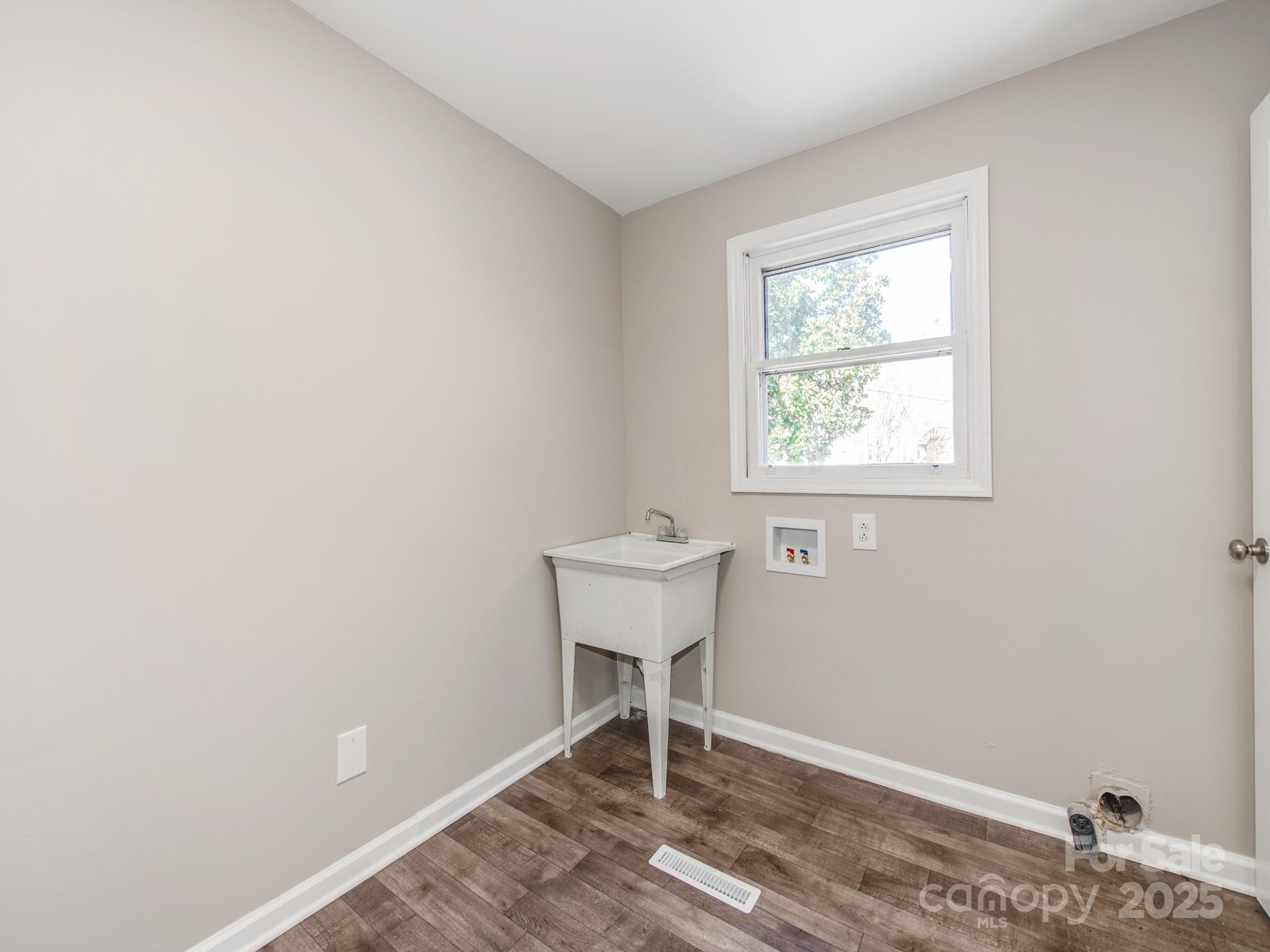 502 Mcconnell Street — Clover