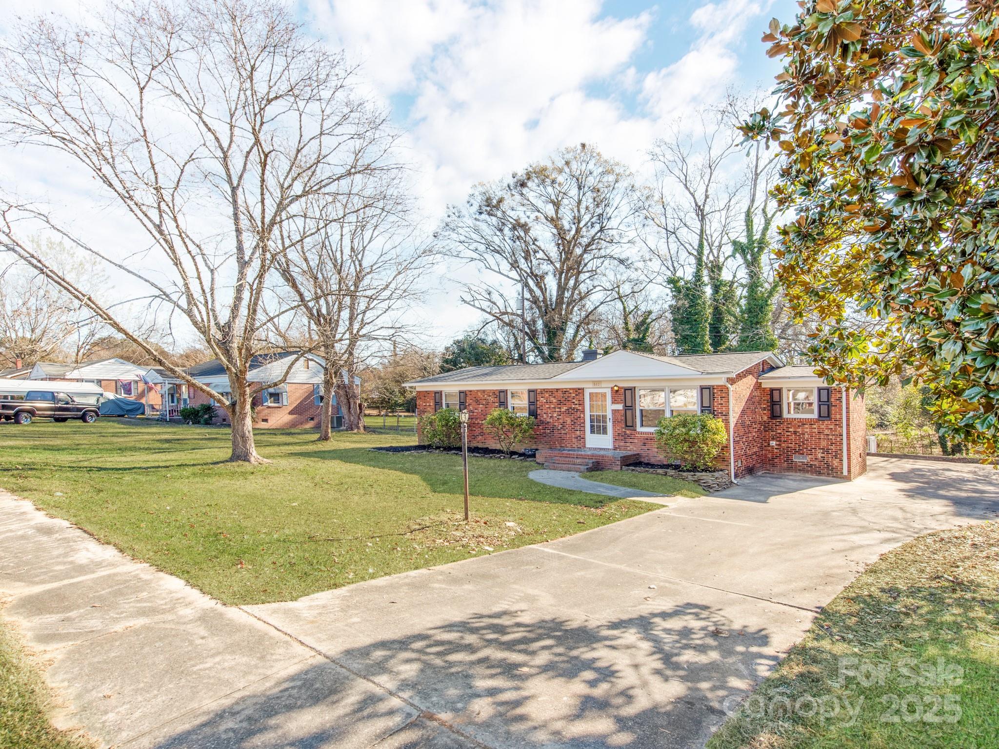 502 Mcconnell Street — Clover