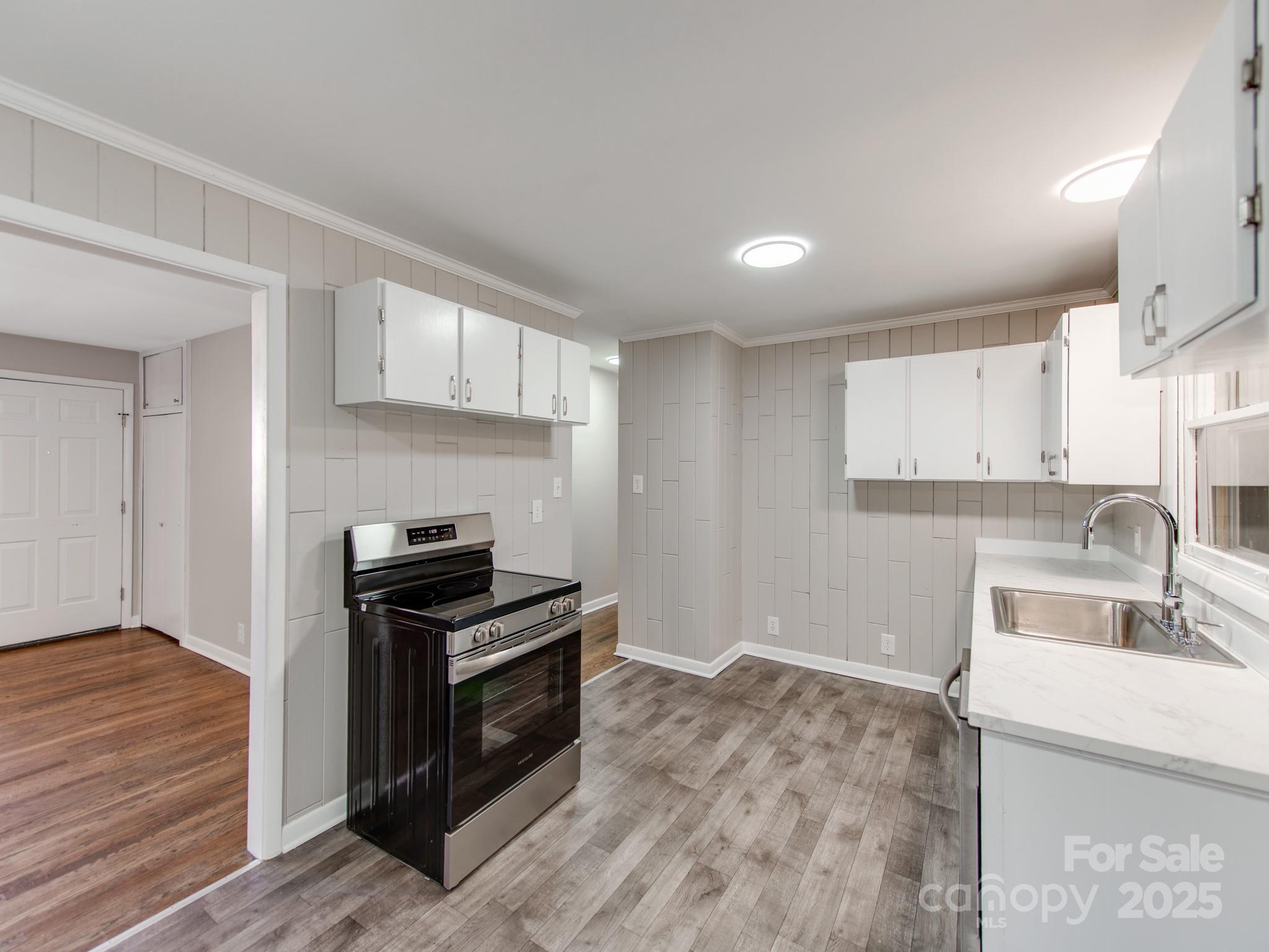 502 Mcconnell Street — Clover