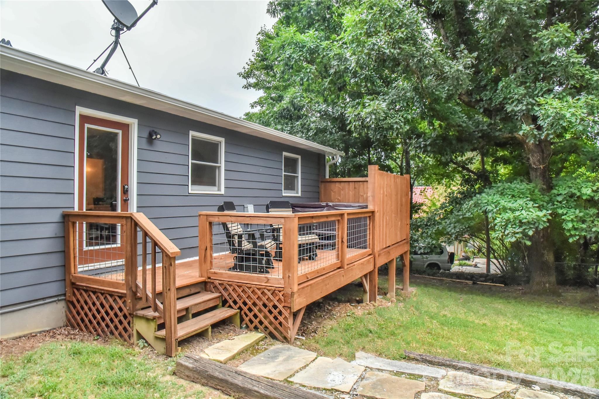 5 E Keesler Street — Black Mountain