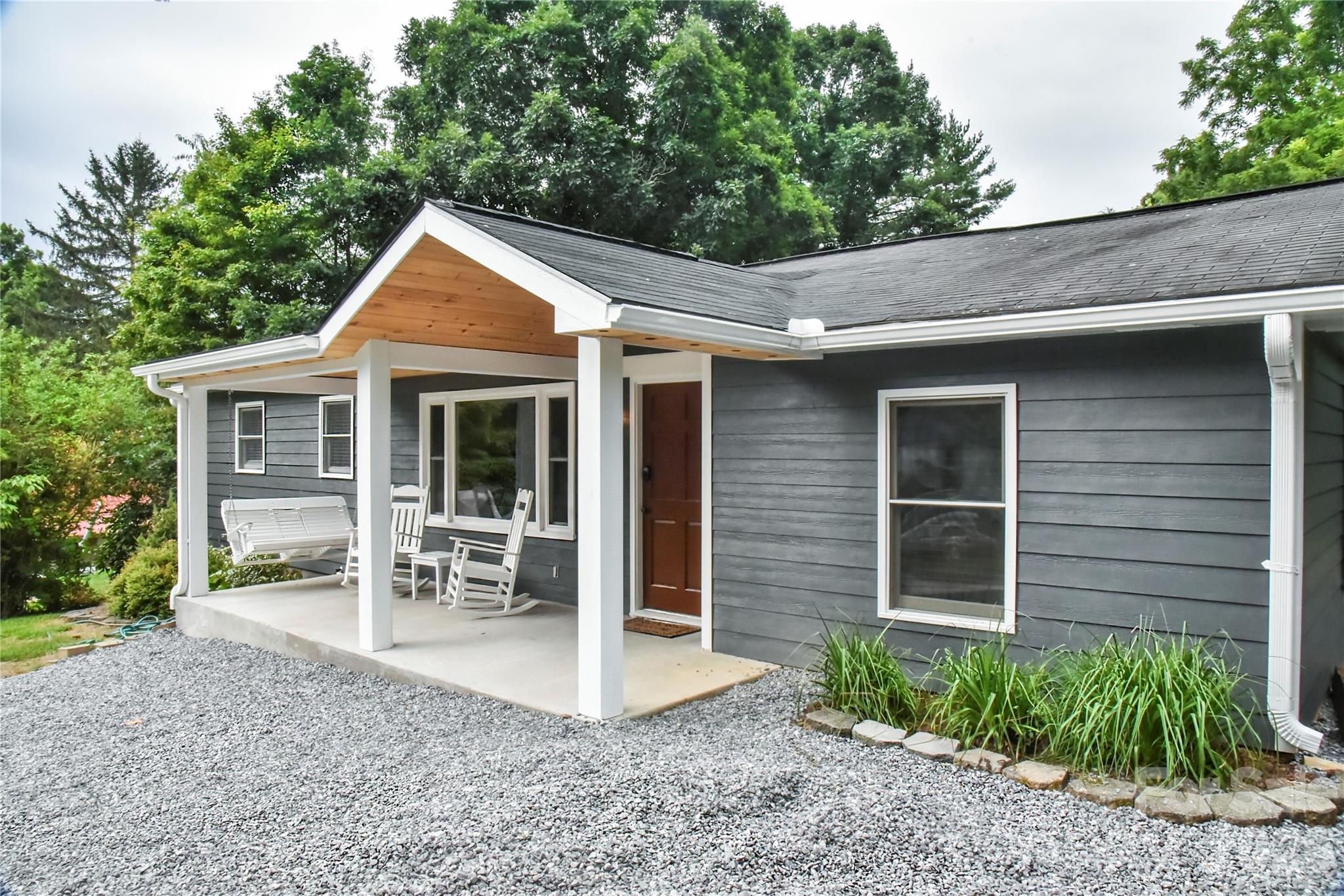 5 E Keesler Street — Black Mountain
