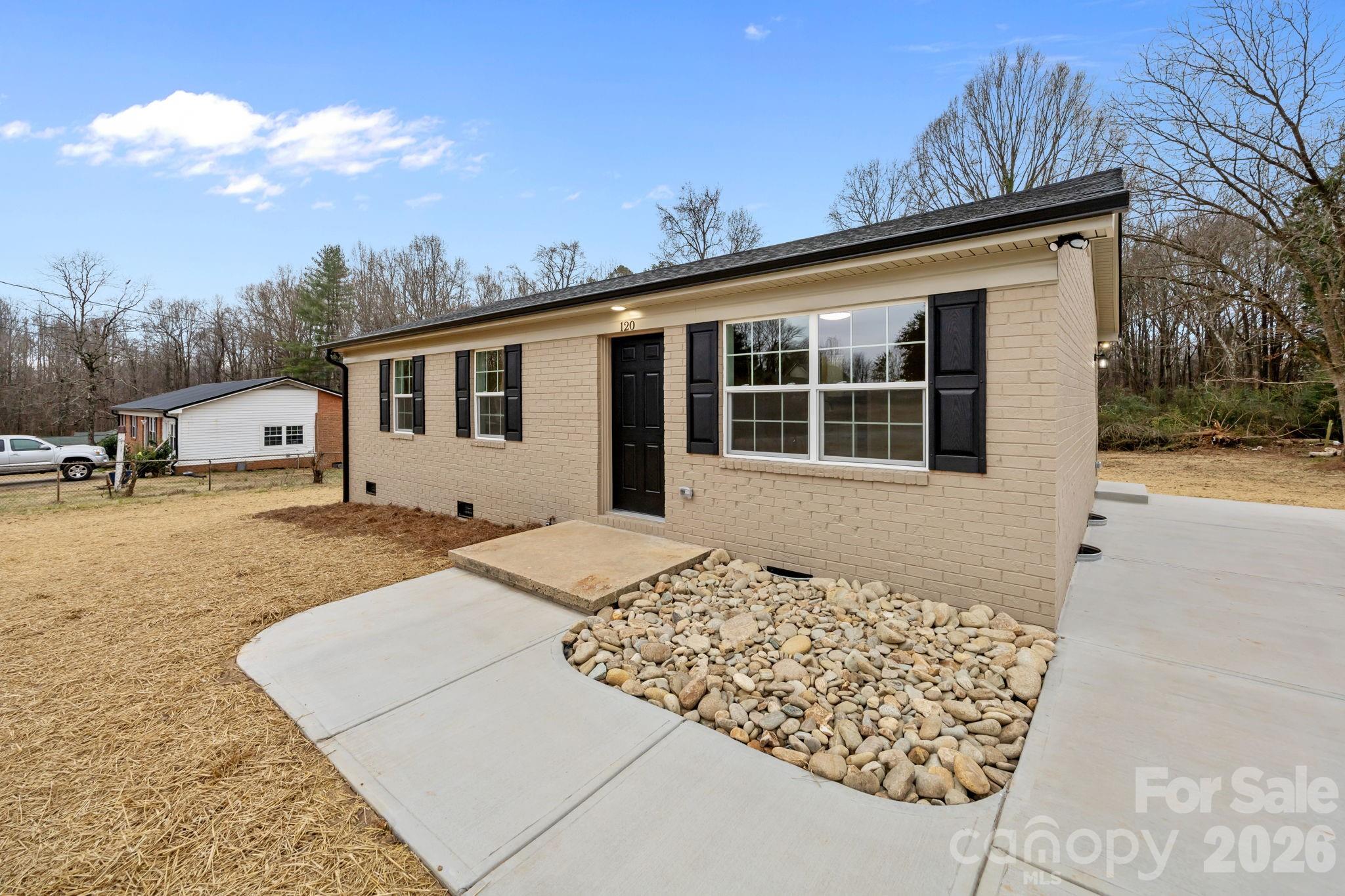 120 Independence Loop — Statesville