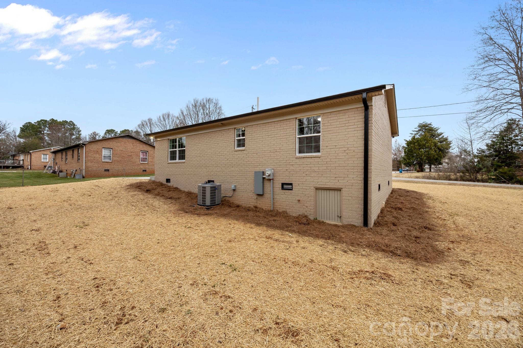 120 Independence Loop — Statesville