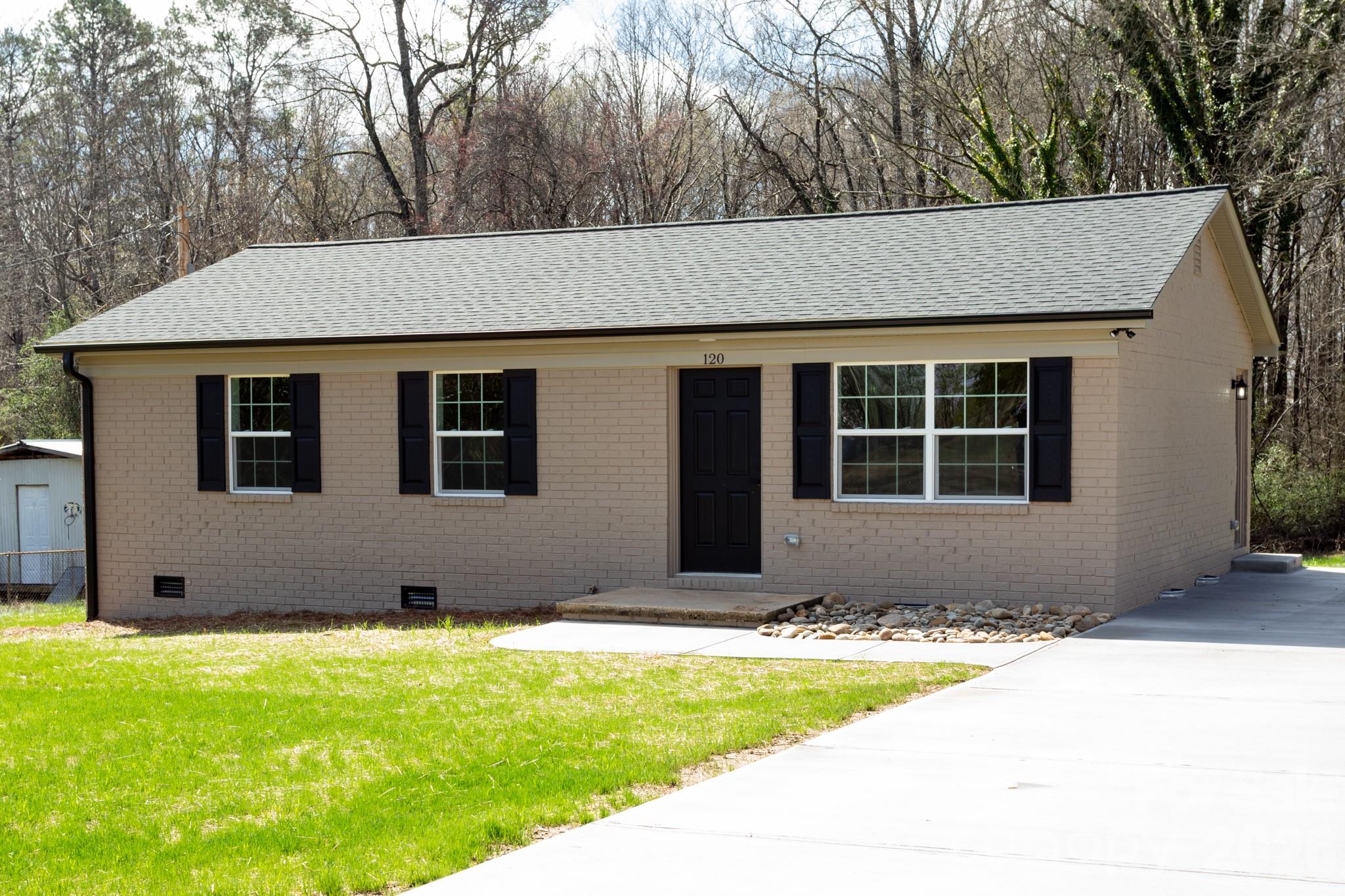 120 Independence Loop — Statesville