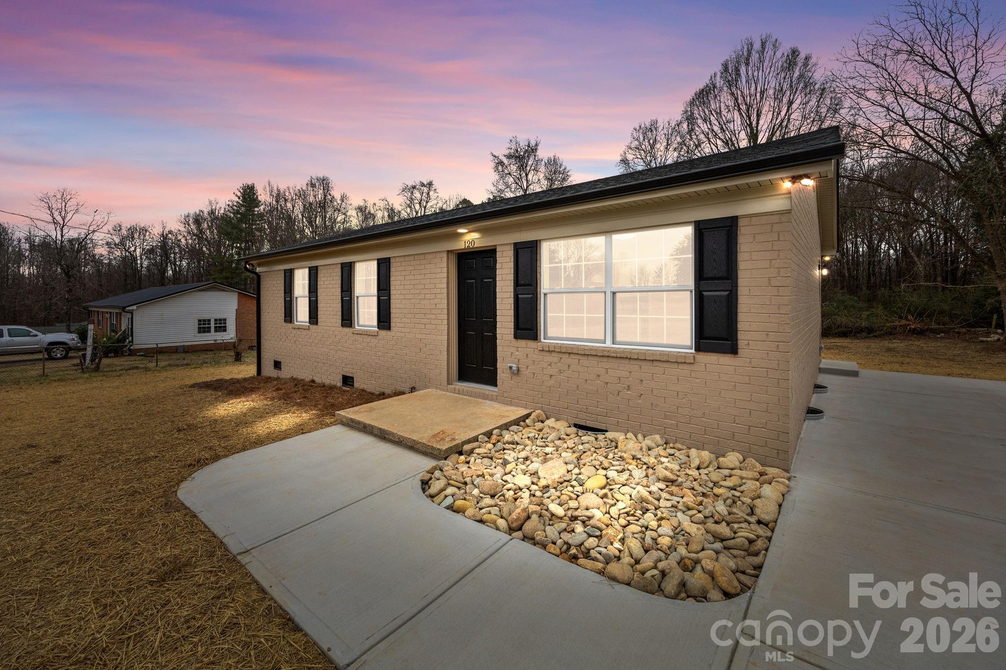 120 Independence Loop — Statesville