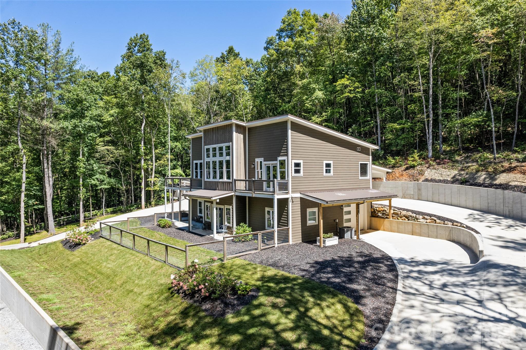 1185 Wallalieu Road — Otto