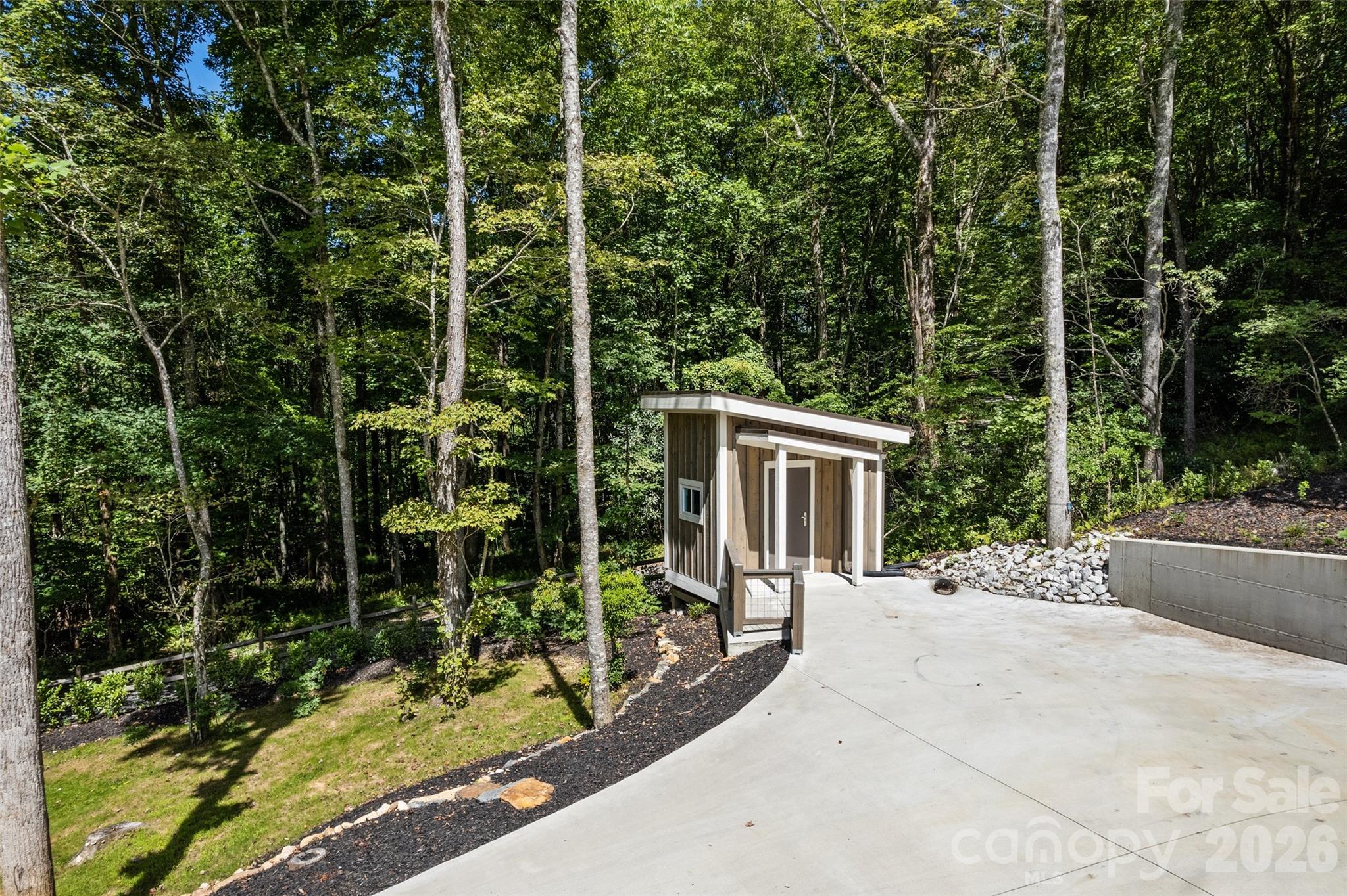 1185 Wallalieu Road — Otto