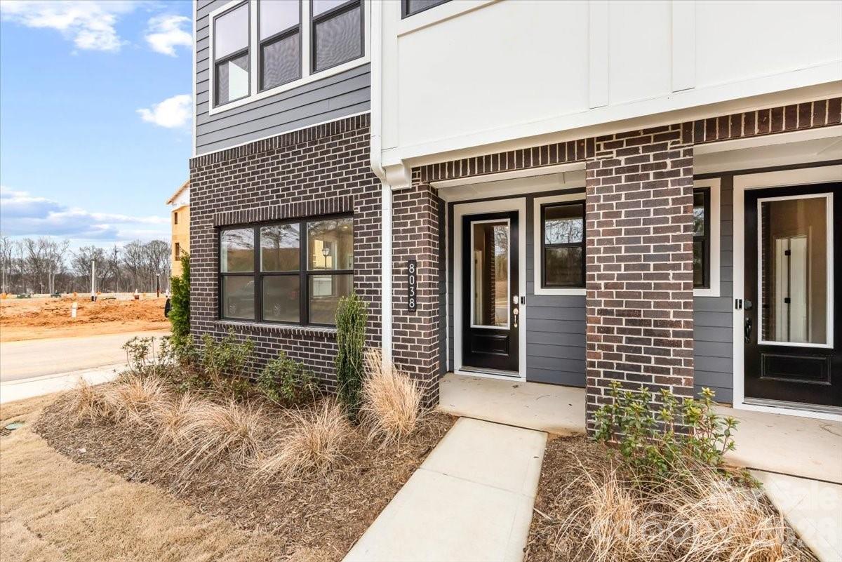 8038 Thimbleweed Circle — Charlotte