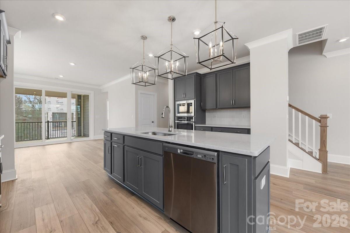 8038 Thimbleweed Circle — Charlotte