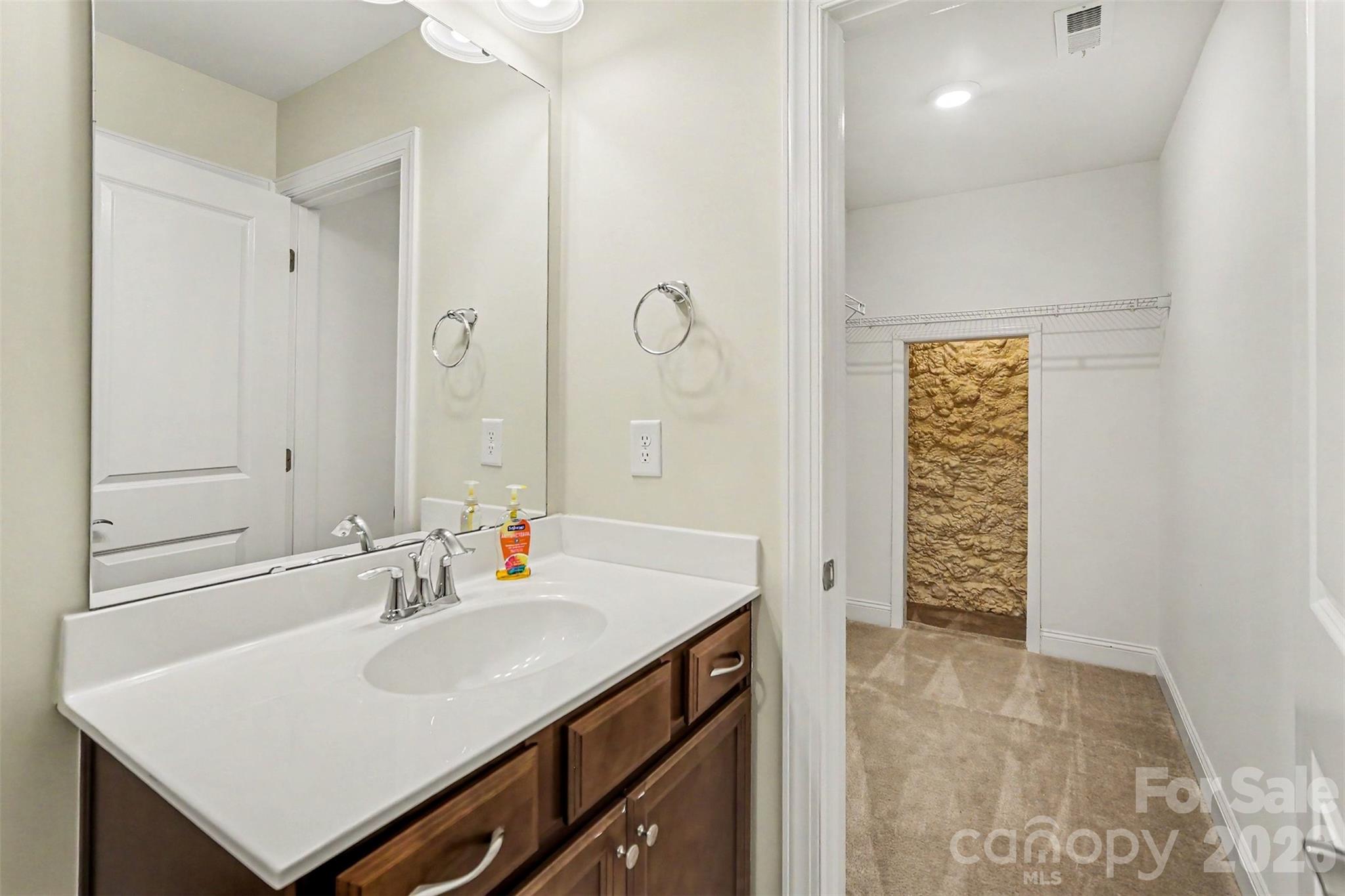 8407 Festival Way — Charlotte
