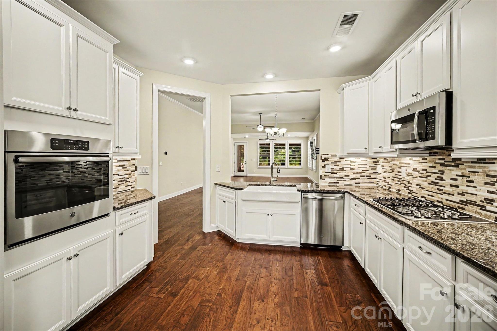 8407 Festival Way — Charlotte
