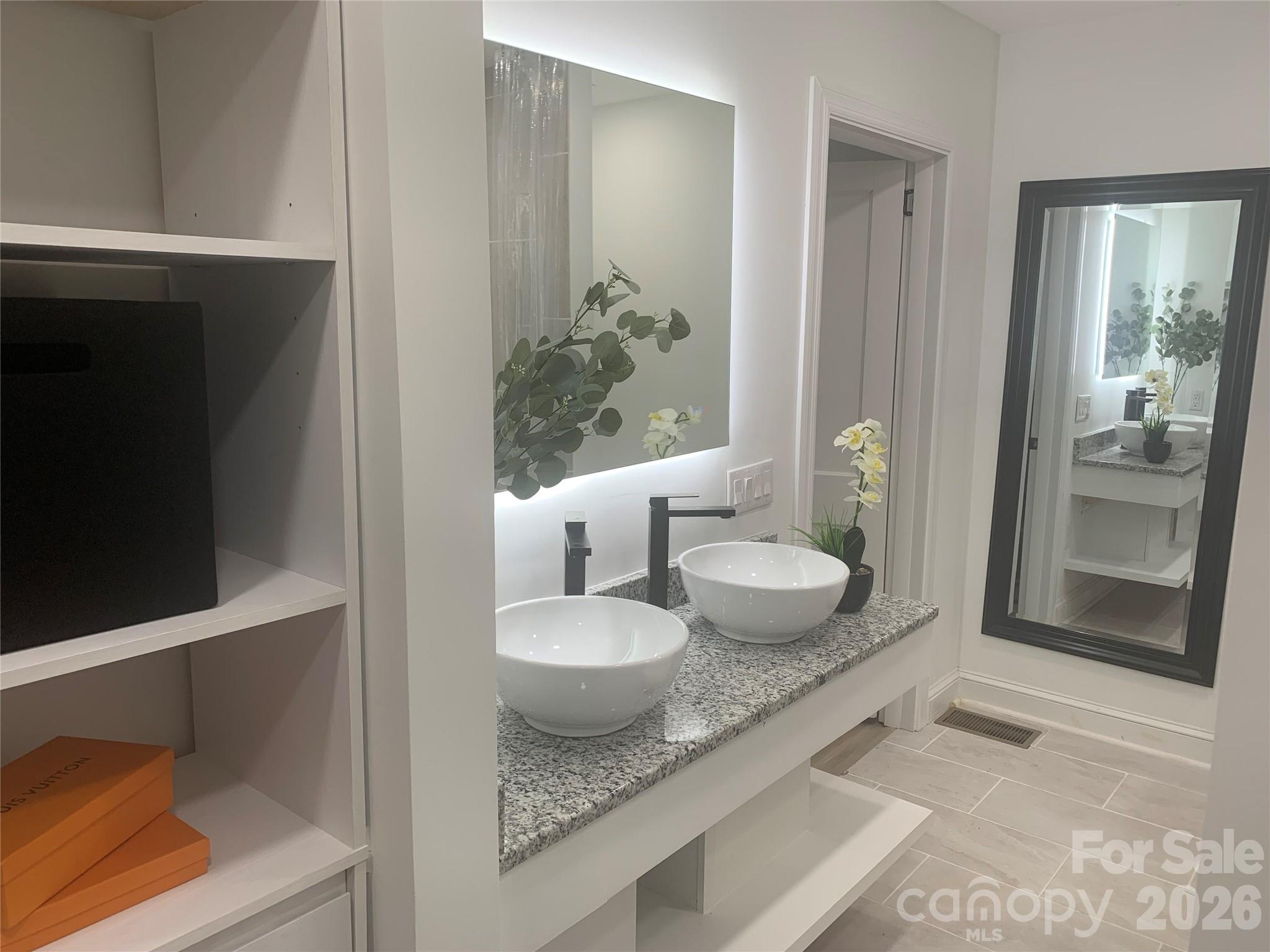 2524 Pickway Drive — Charlotte