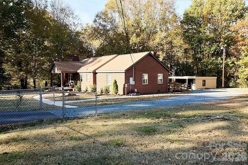 2524 Pickway Drive — Charlotte