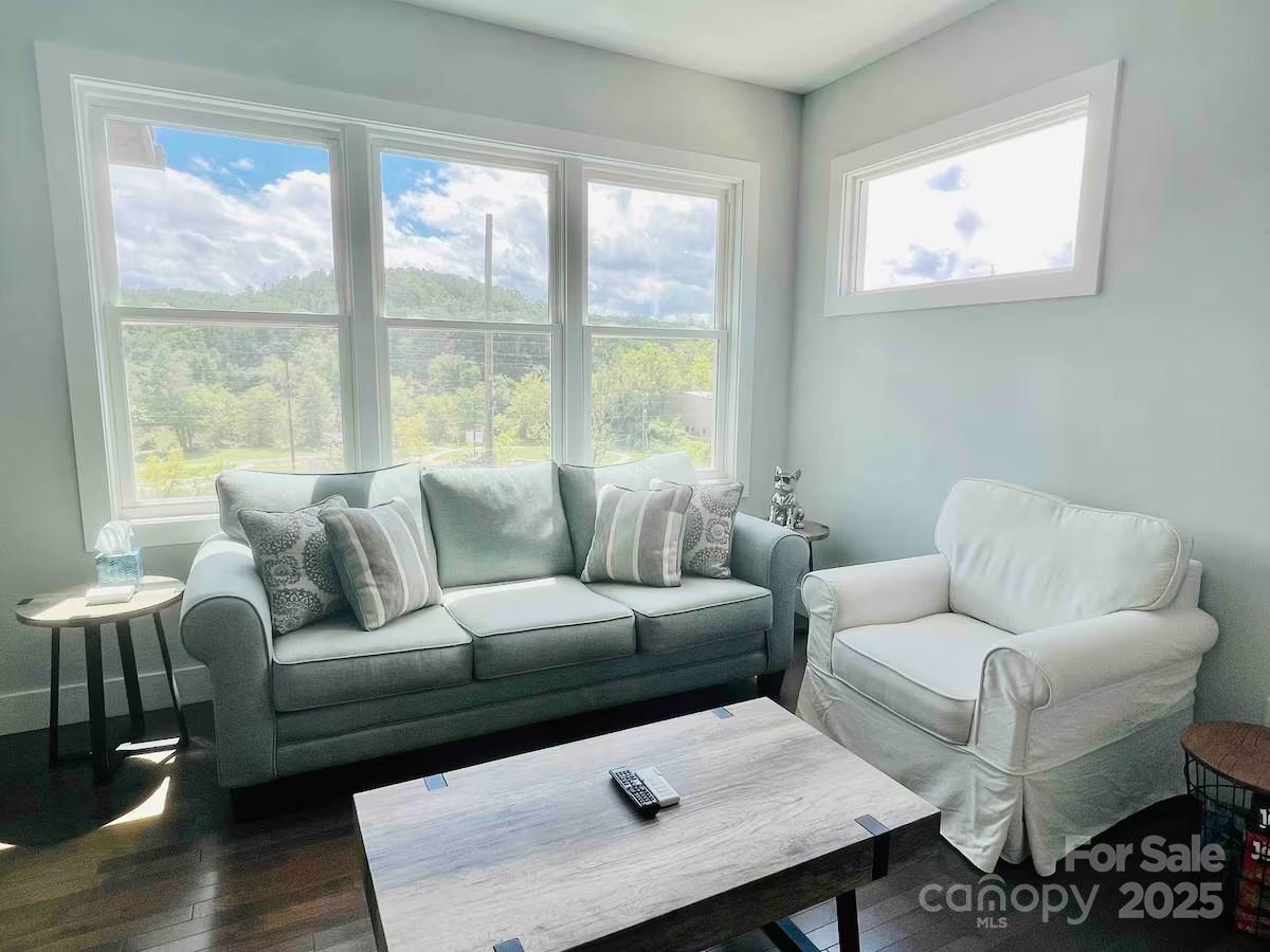 1061 Riverside Drive — Asheville
