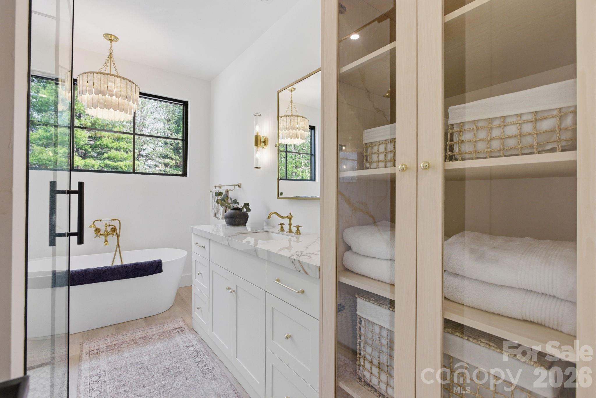 107 Lee Lane — Mars Hill
