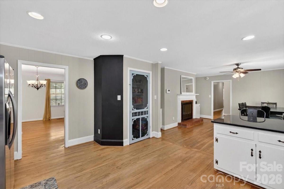 962 Sherwood Circle — Lancaster