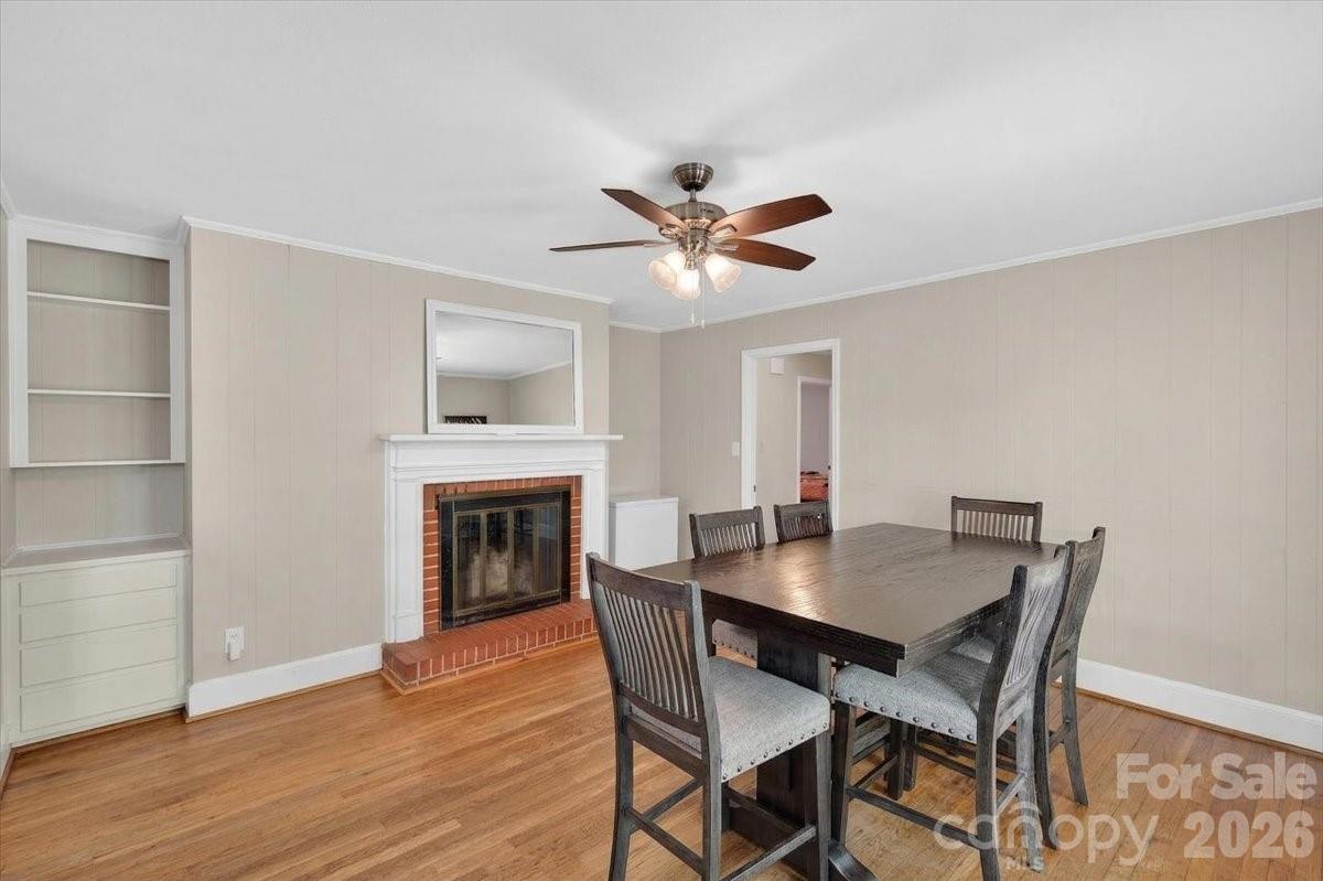 962 Sherwood Circle — Lancaster