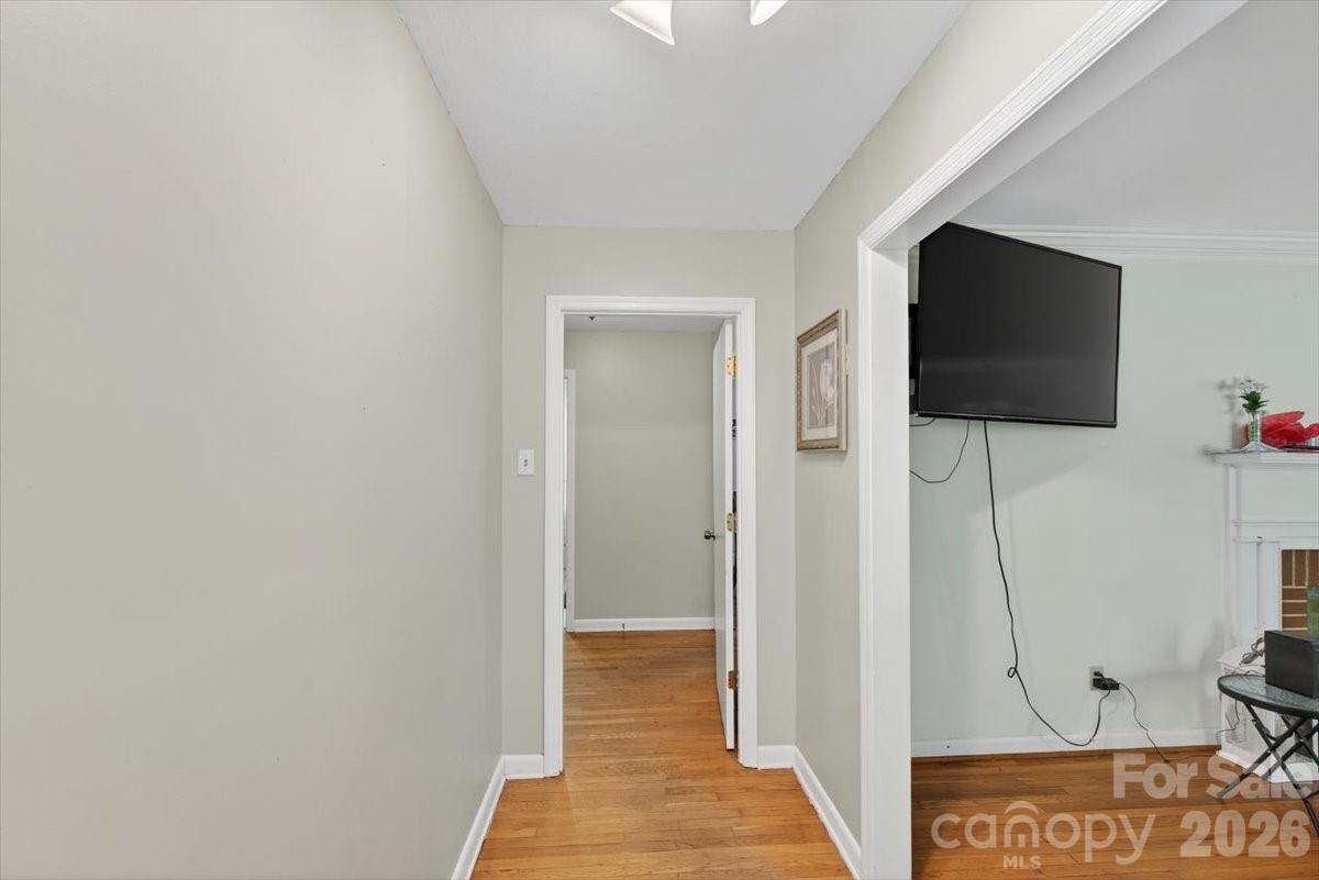 962 Sherwood Circle — Lancaster