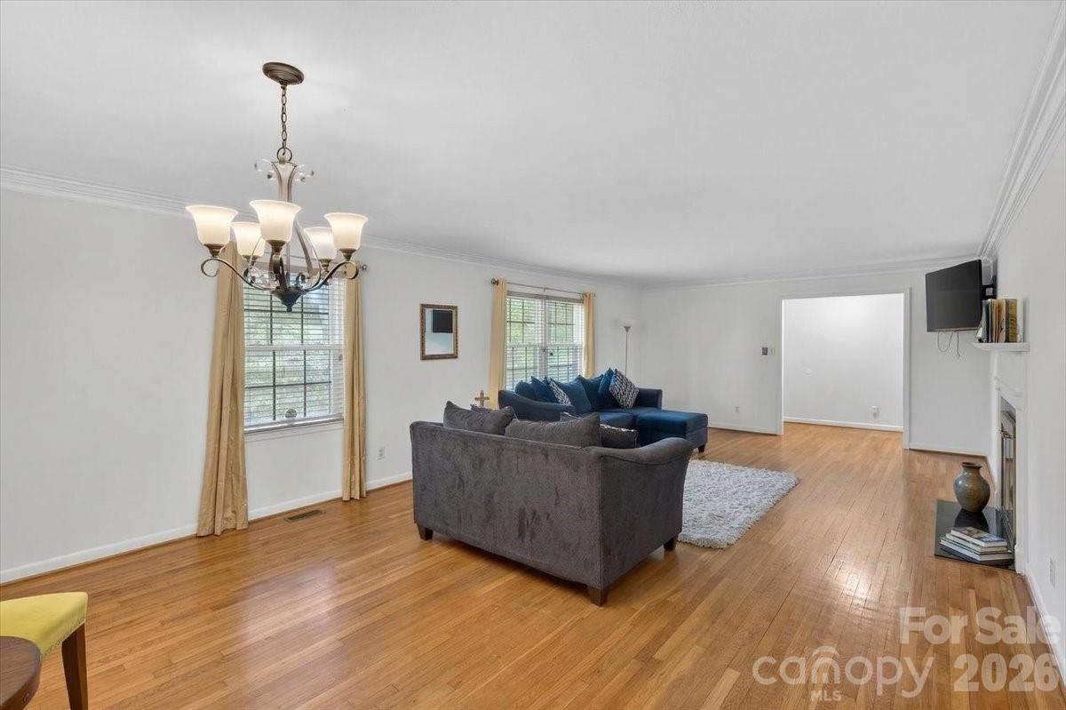 962 Sherwood Circle — Lancaster