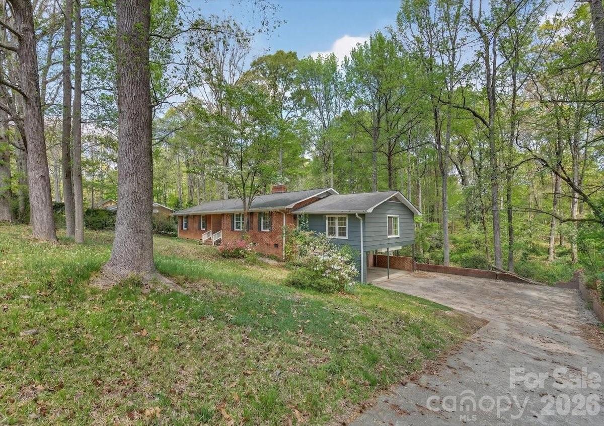 962 Sherwood Circle — Lancaster
