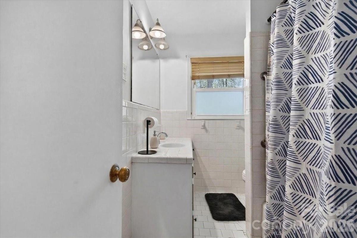 962 Sherwood Circle — Lancaster