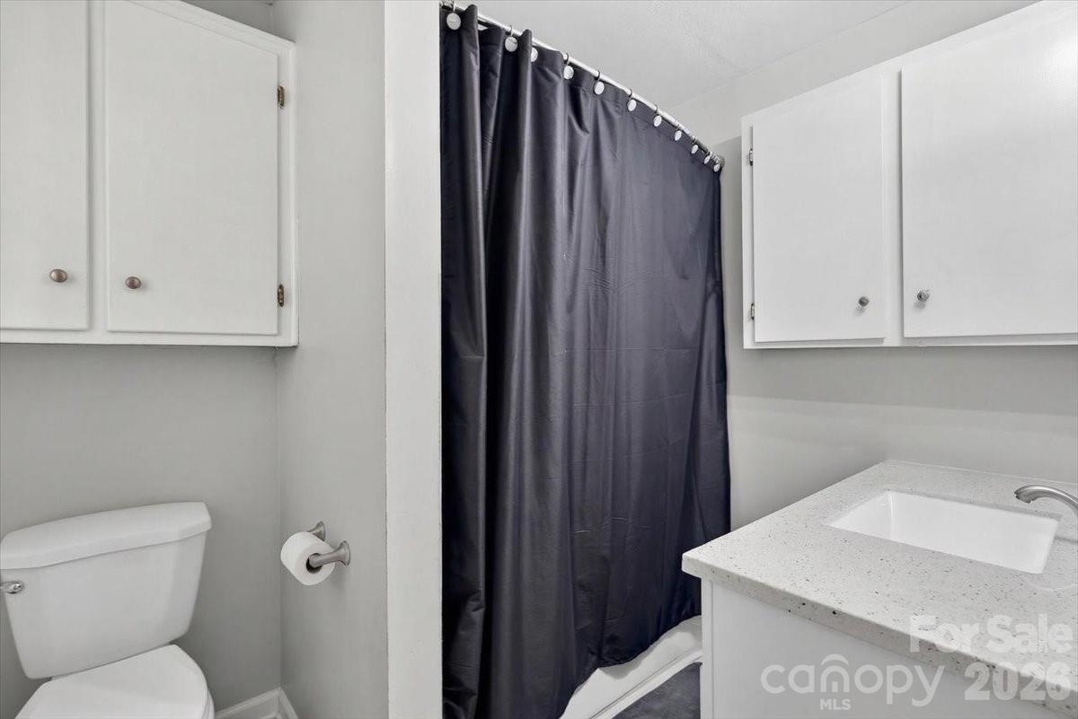962 Sherwood Circle — Lancaster