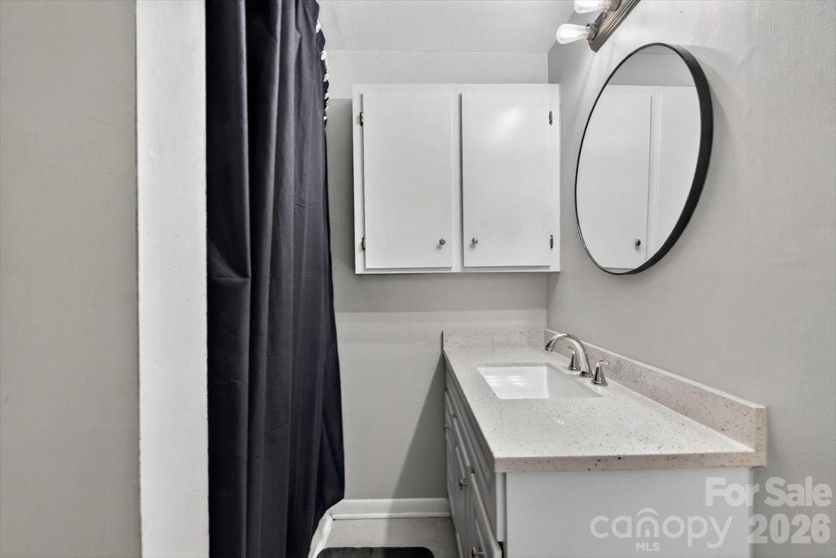 962 Sherwood Circle — Lancaster