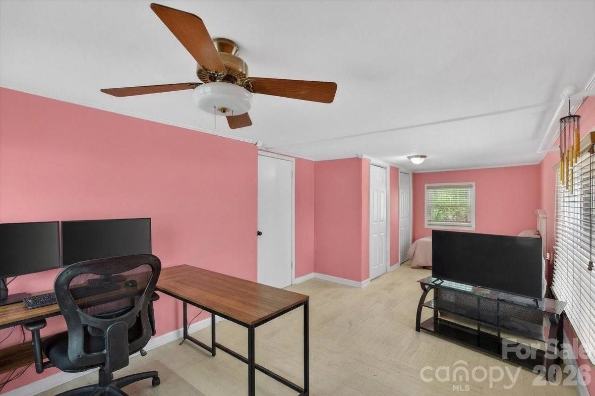 962 Sherwood Circle — Lancaster