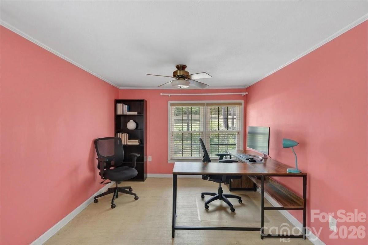 962 Sherwood Circle — Lancaster