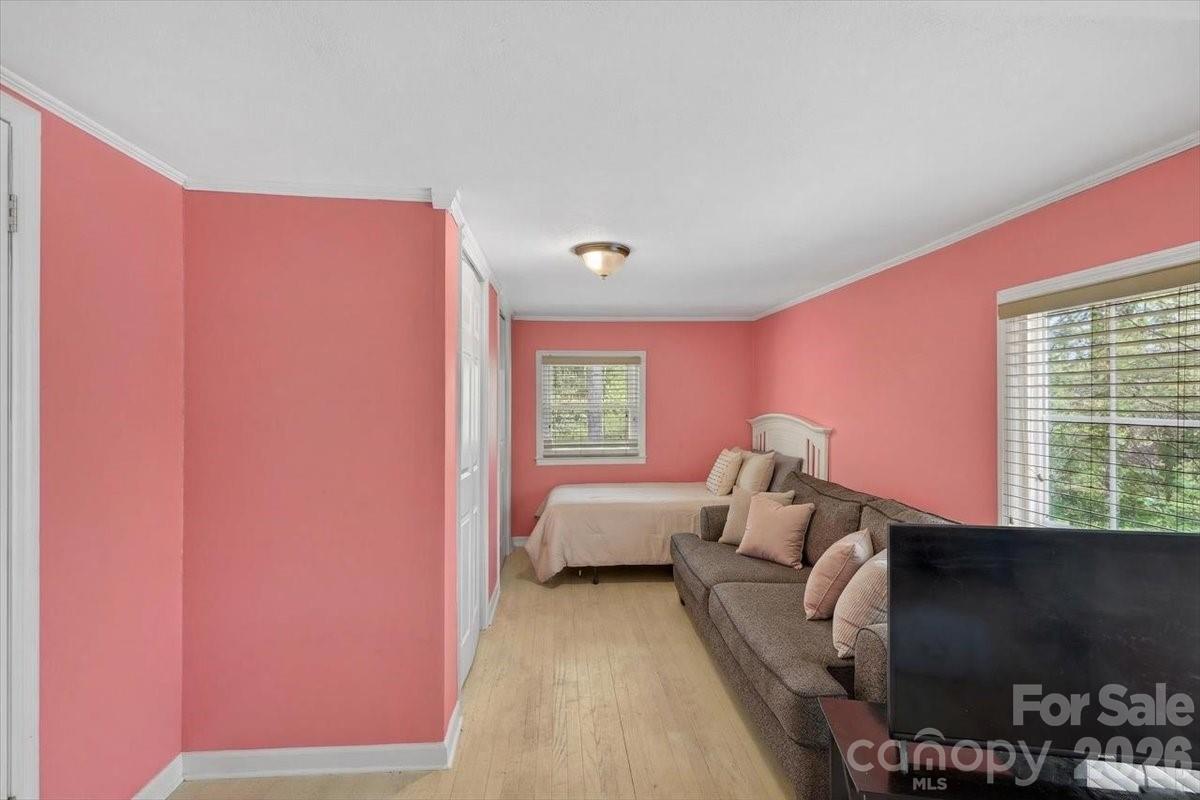 962 Sherwood Circle — Lancaster