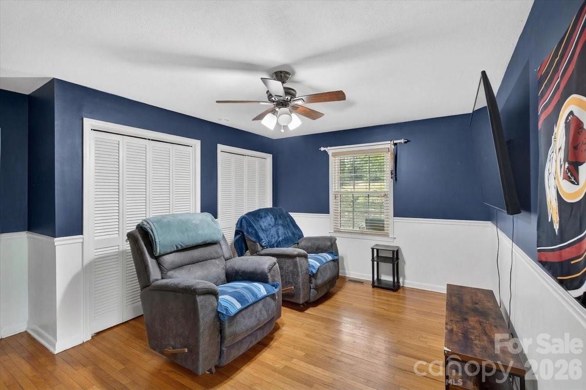 962 Sherwood Circle — Lancaster