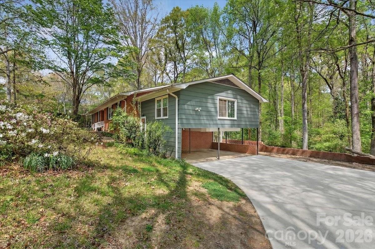 962 Sherwood Circle — Lancaster