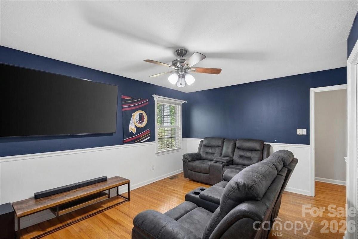 962 Sherwood Circle — Lancaster